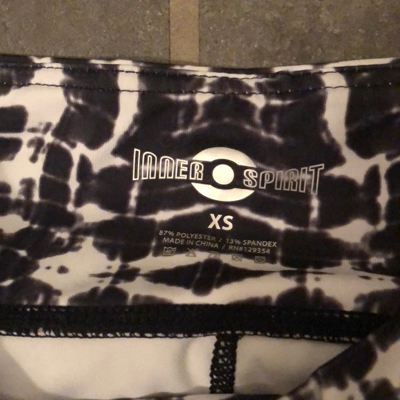 Printed Athletic Leggings - Picture 2 of 3